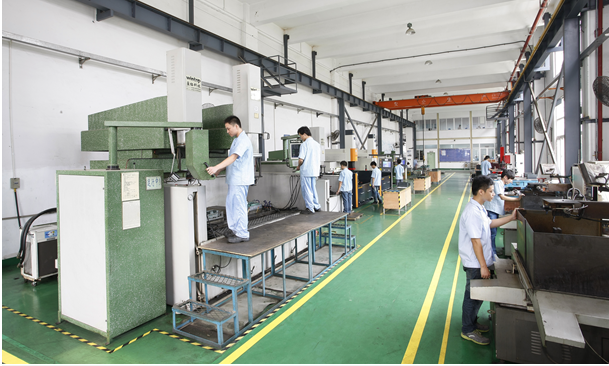 大型塑胶模具图片