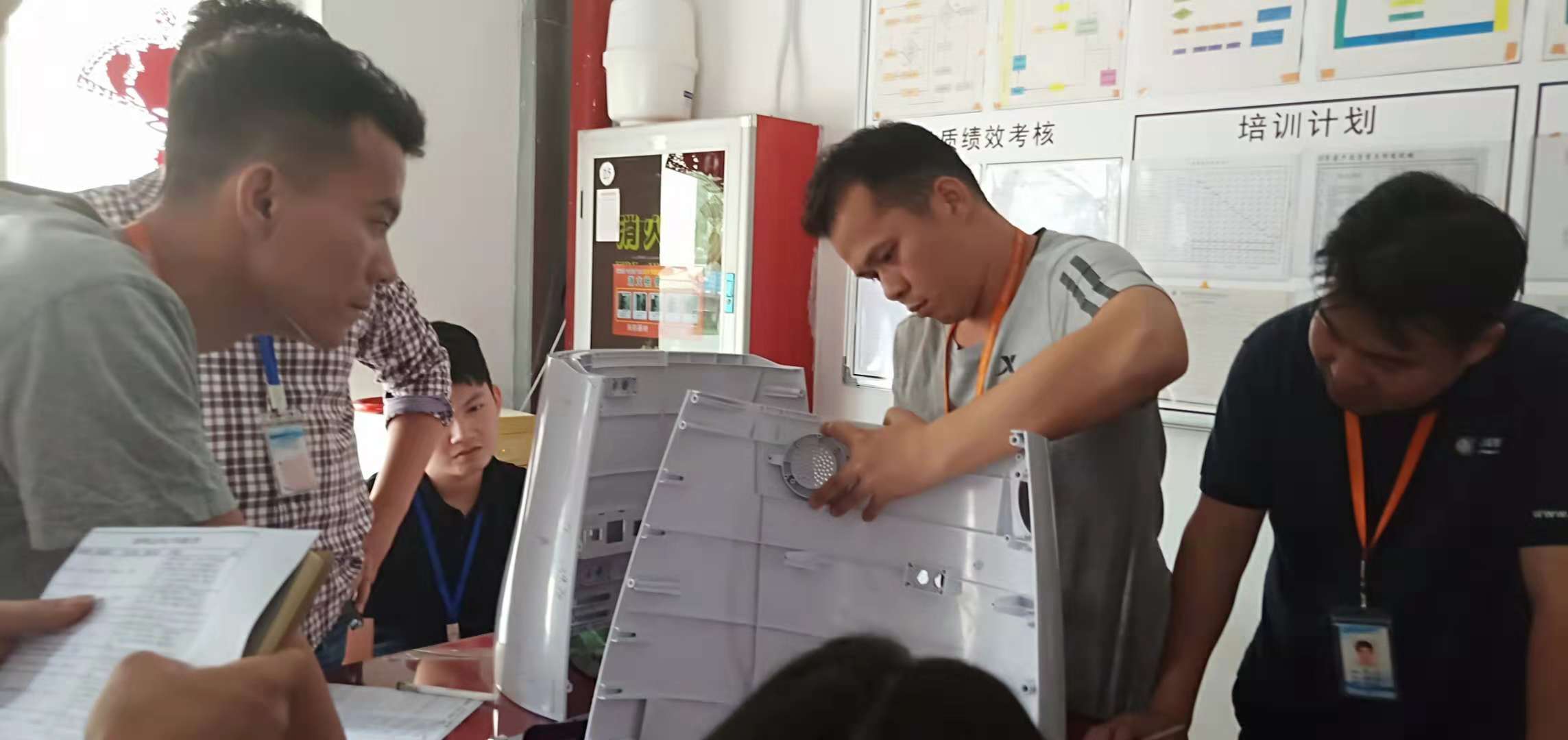 大型塑胶模具图片
