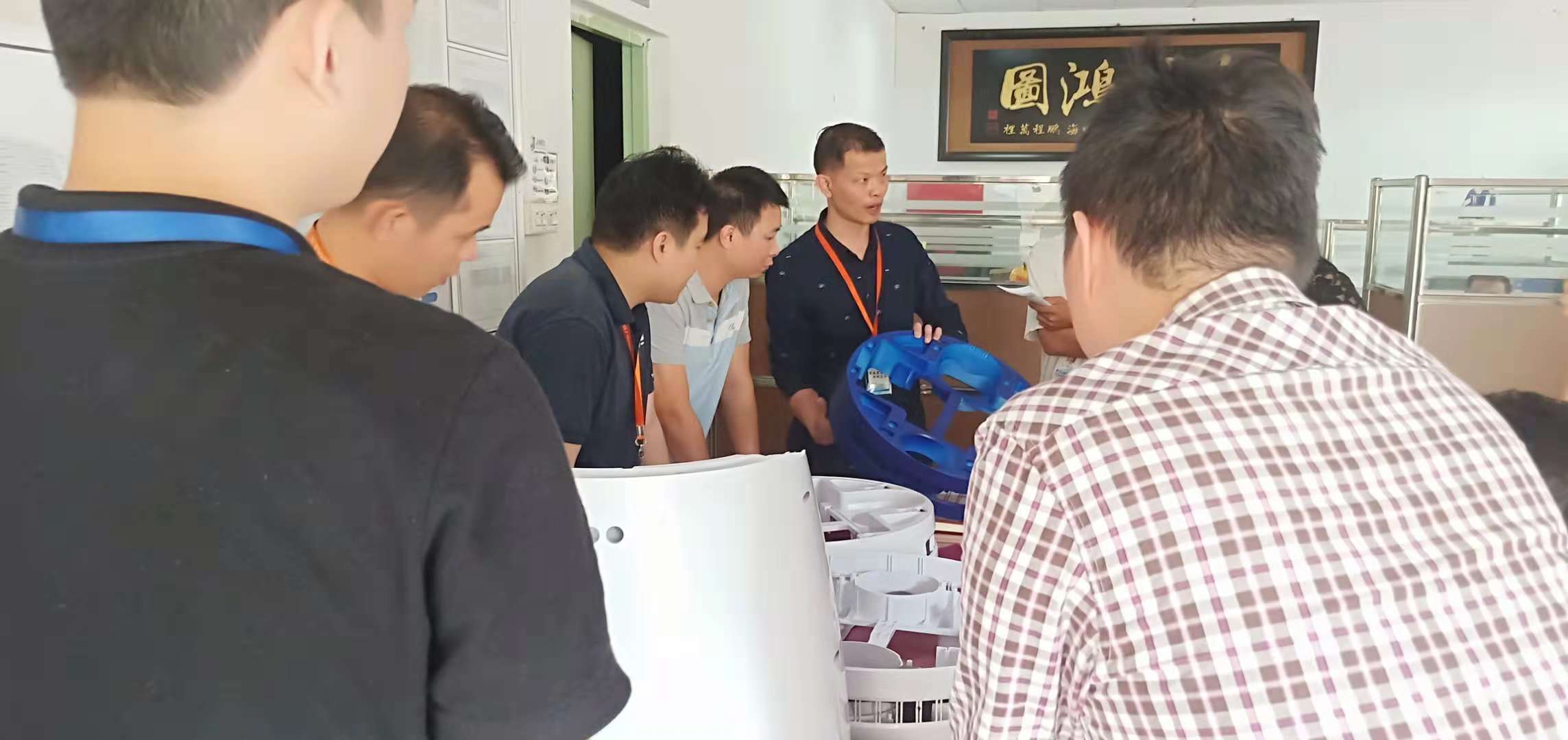 机器人塑胶模具检讨会图片