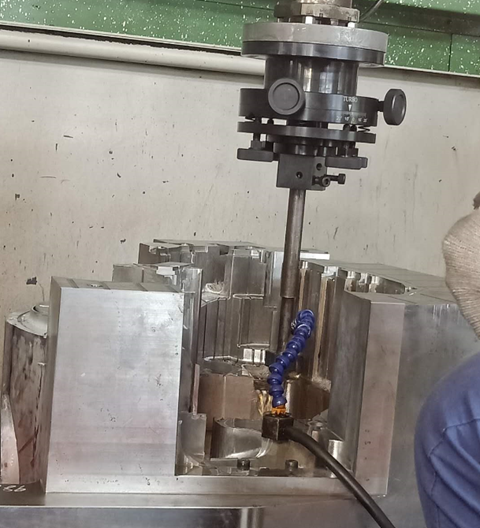 大型塑胶模具加工图片